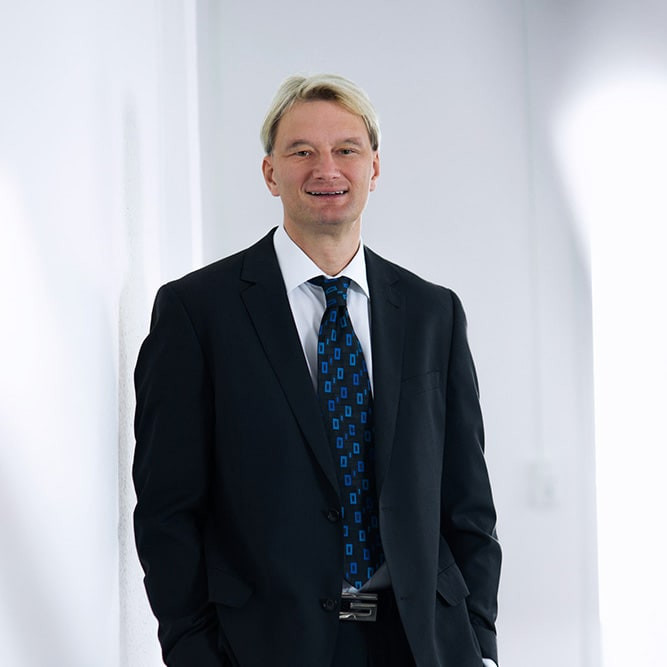 �sthetischer Chirurg Dortmund und plastischer Chirurg Dortmund Dr. M�nzberg Ganzk�rperfoto